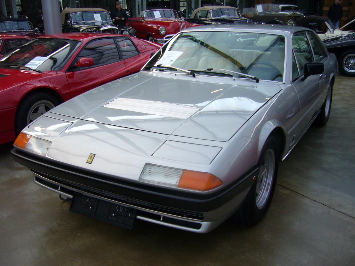 Ferrari 400 GTi. 1979 - 1985. Der V12-motor mit 4.823 cm³ leistet 310 PS. Von diesem Modell wurden 1.305 Einheiten produziert. Davon ca. 2/3 mit der erstmals bei Ferrari lieferbaren Getriebeautomatik. Classic Remise Düsseldorf am 02.03.2014.