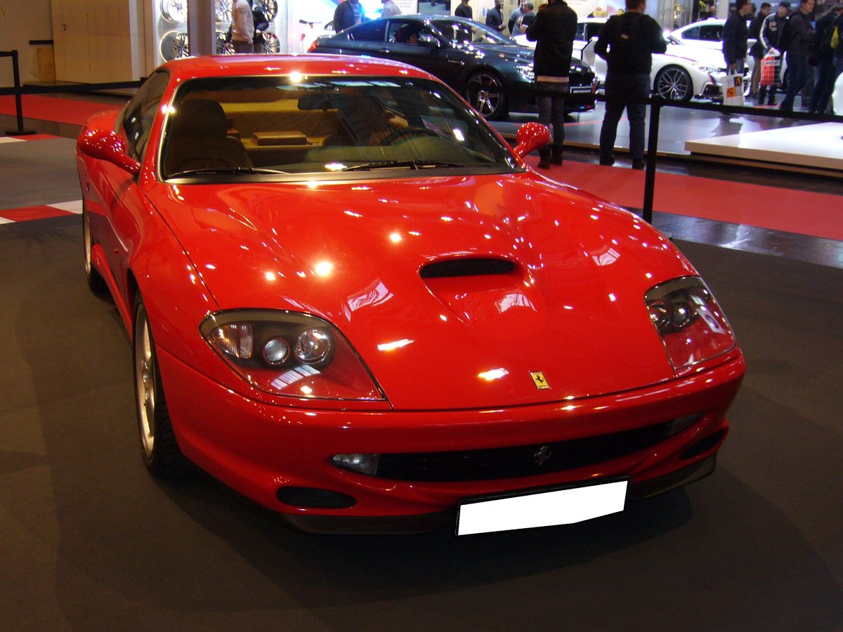 Ferrari 550 Maranello. 1996 - 2001. Von diesem Modell verließen ca. 3630 Exemplare die Werkshallen. Der V12-motor hat einen Hubraum von 5474 cm³ und leistet 485 PS. Die Höchstgeschwindigkeit liegt bei 320 km/h. Essen Motor Show am 30.11.2016.