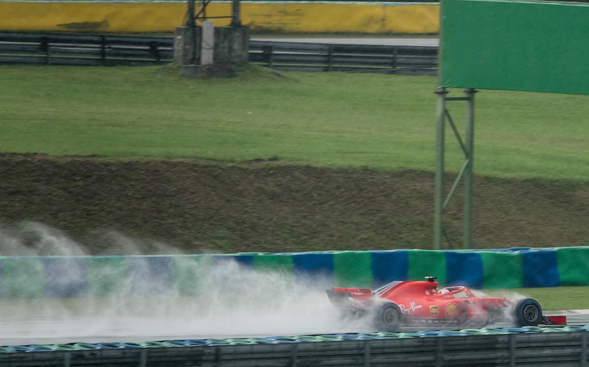 Ferrari F-1 Rennwagen im Regen auf dem Hungaroring am 28.07.2018.