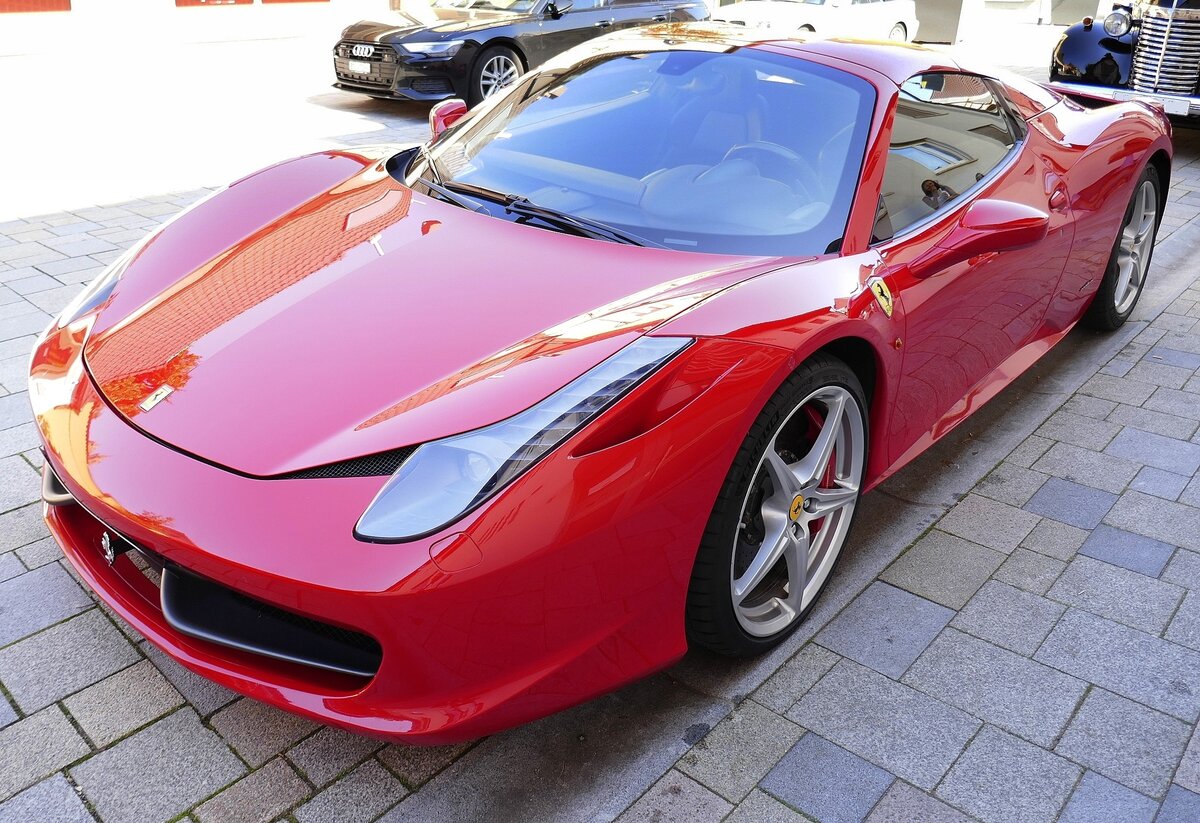 Ferrari F12 berlinetta, gebaut von 2012-17, V12-Zylinder mit 6262ccm und 740PS, Vmax.340Km/h, Dez 2023