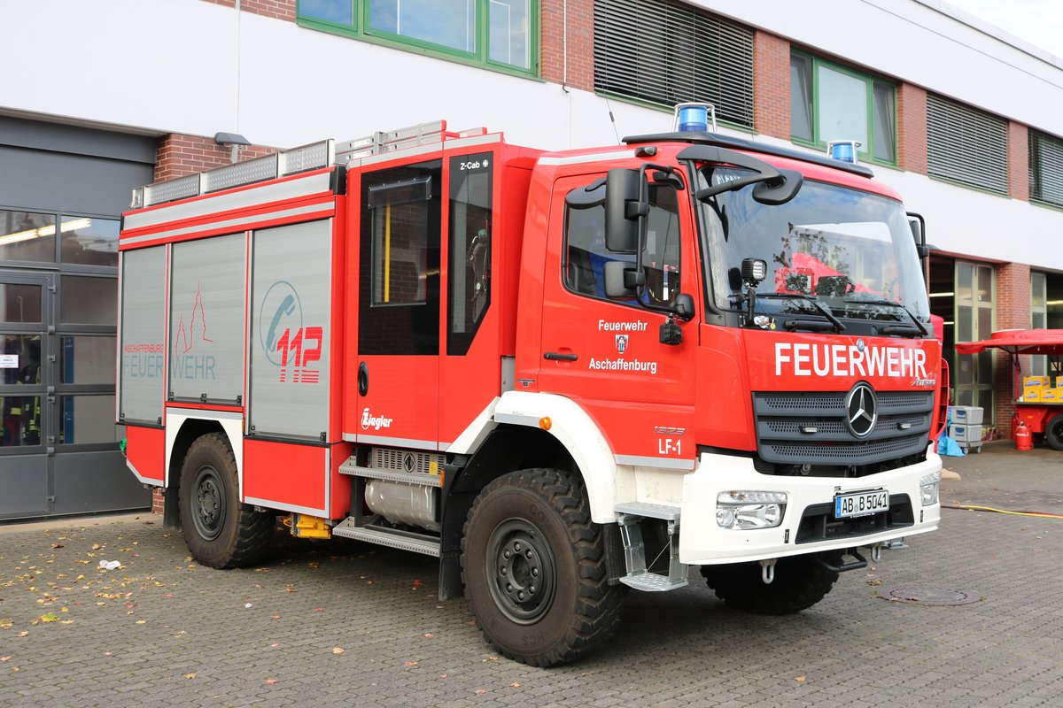 Feuerwehr Aschaffenburg Mercedes Benz Atego LF10 Kats am 29.09.19 beim Tag der offenen Tür