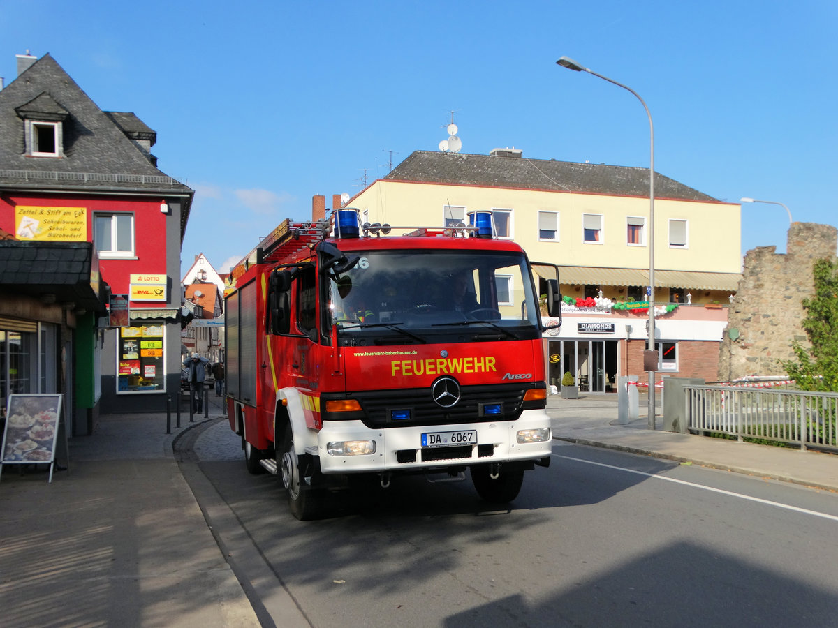 Feuerwehr Babenhausen Mercedes Benz Atego LF 16-12 (Florian Babenhausen 1-46) am 29.10.16 auf Einsatzfahrt zur Jahresabschlussübung