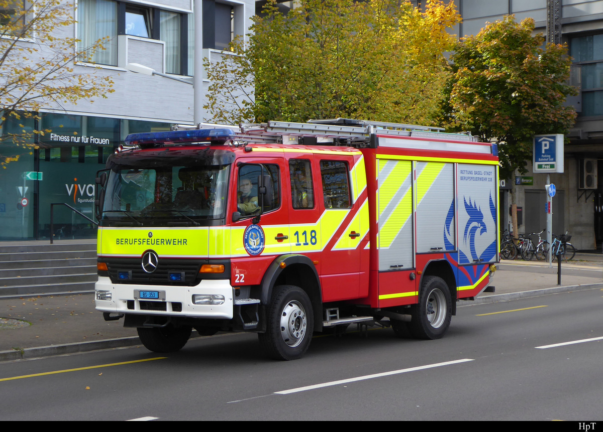 Feuerwehr Basel - Mercedes  BS  353 unterwegs in der Stadt Basel am 09.11.2019