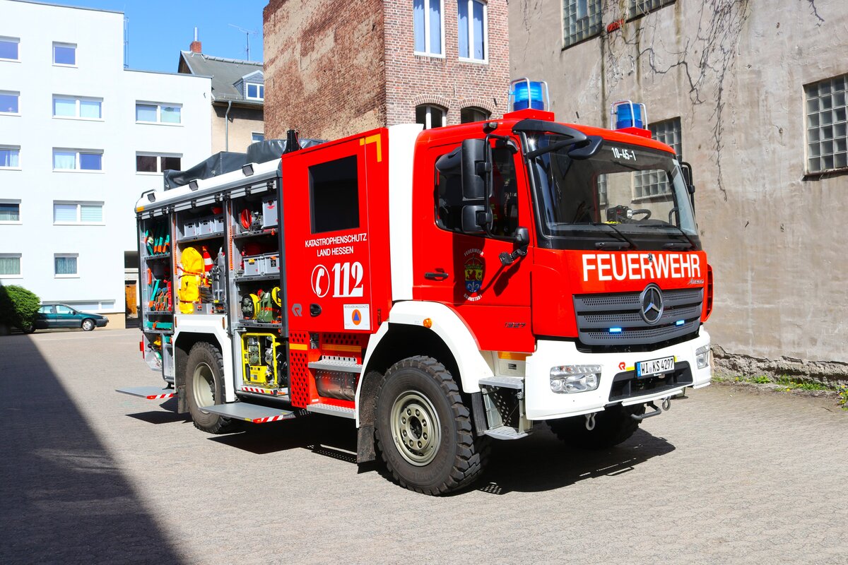 Feuerwehr Darmstadt Innenstadt Mercedes Benz Atego LF10 Kats (Florian Darmstadt 10-45-1) am 06.04.24 bei einen Fototermin. Danke für das tolle Shooting