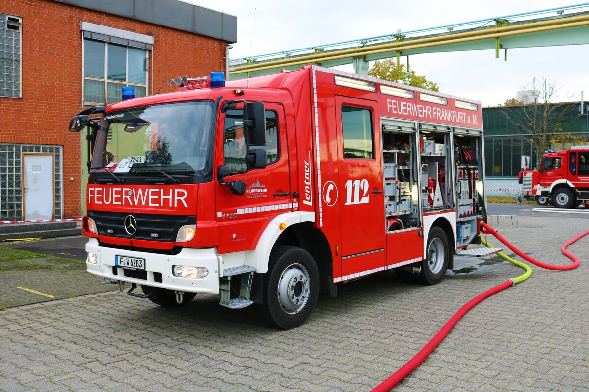 Feuerwehr Frankfurt am Main Heddernheim Mercedes Benz Atego LF20 am 29.10.22 bei der Herbstabschlussübung der Jugendfeuerwehren
