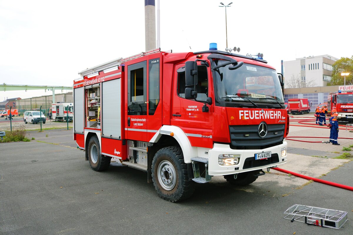 Feuerwehr Frankfurt am Main Mercedes Benz Atego LF20 am 29.10.22 bei der Herbstabschlussübung der Jugendfeuerwehren
