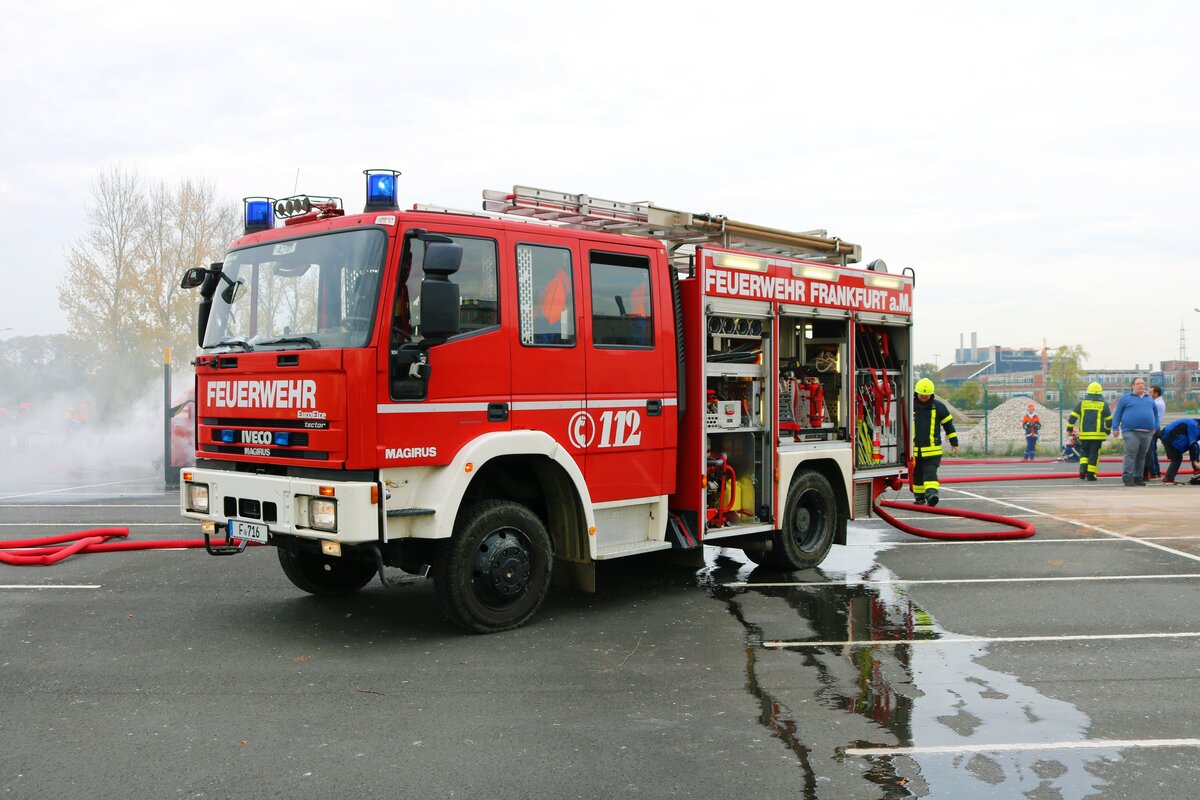 Feuerwehr Frankfurt am Main Niederrad IVECO Magirus LF10 am 29.10.22 bei der Herbstabschlussübung der Jugendfeuerwehren