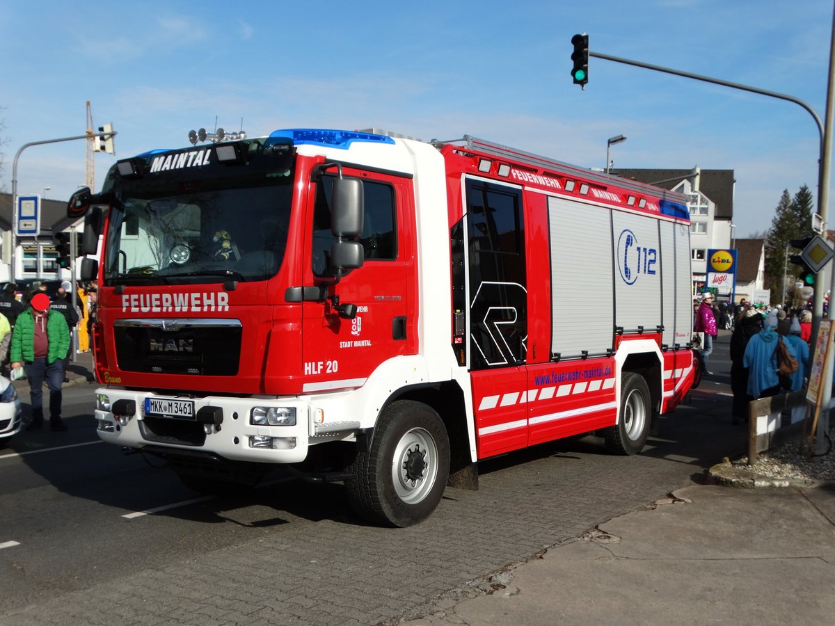 Feuerwehr Maintal Hochstadt MAN TGM HLF 20/16 (Florian Maintal 3-46-1) am 25.02.17 beim Faschingsumzug in Dörnigheim