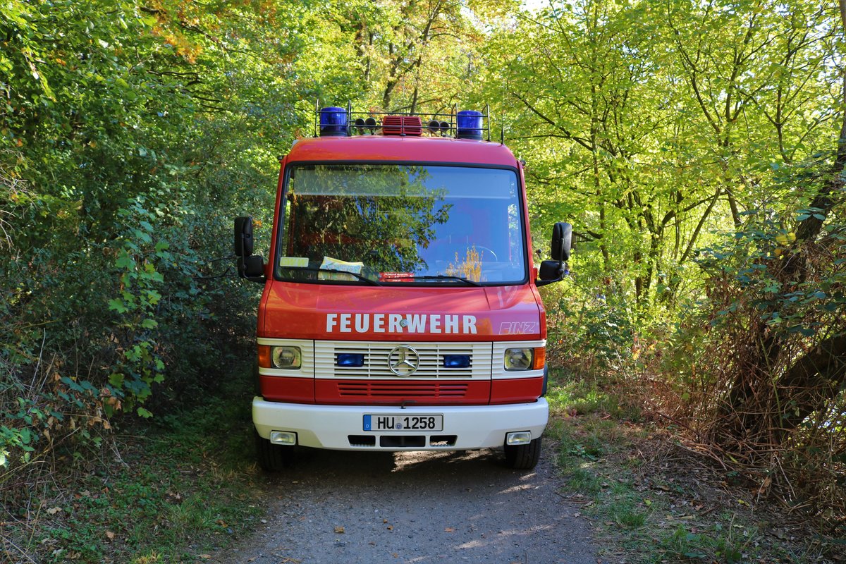 Feuerwehr Maintal Mercedes Benz Vario GW-Wasserrtung (Florian Maintal 1-58-1) am 13.10.18 bei der Jugendfeuerwehr Abschlussübung am Gänseweiher 