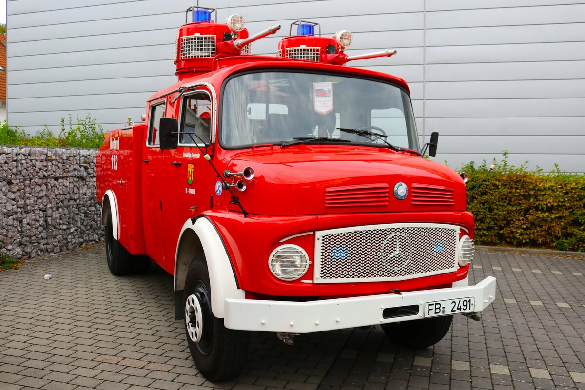 Feuerwehr Mercedes Benz TLF am 03.10.23 beim Tag der offenen Tür der Feuerwehr Bad Vilbel