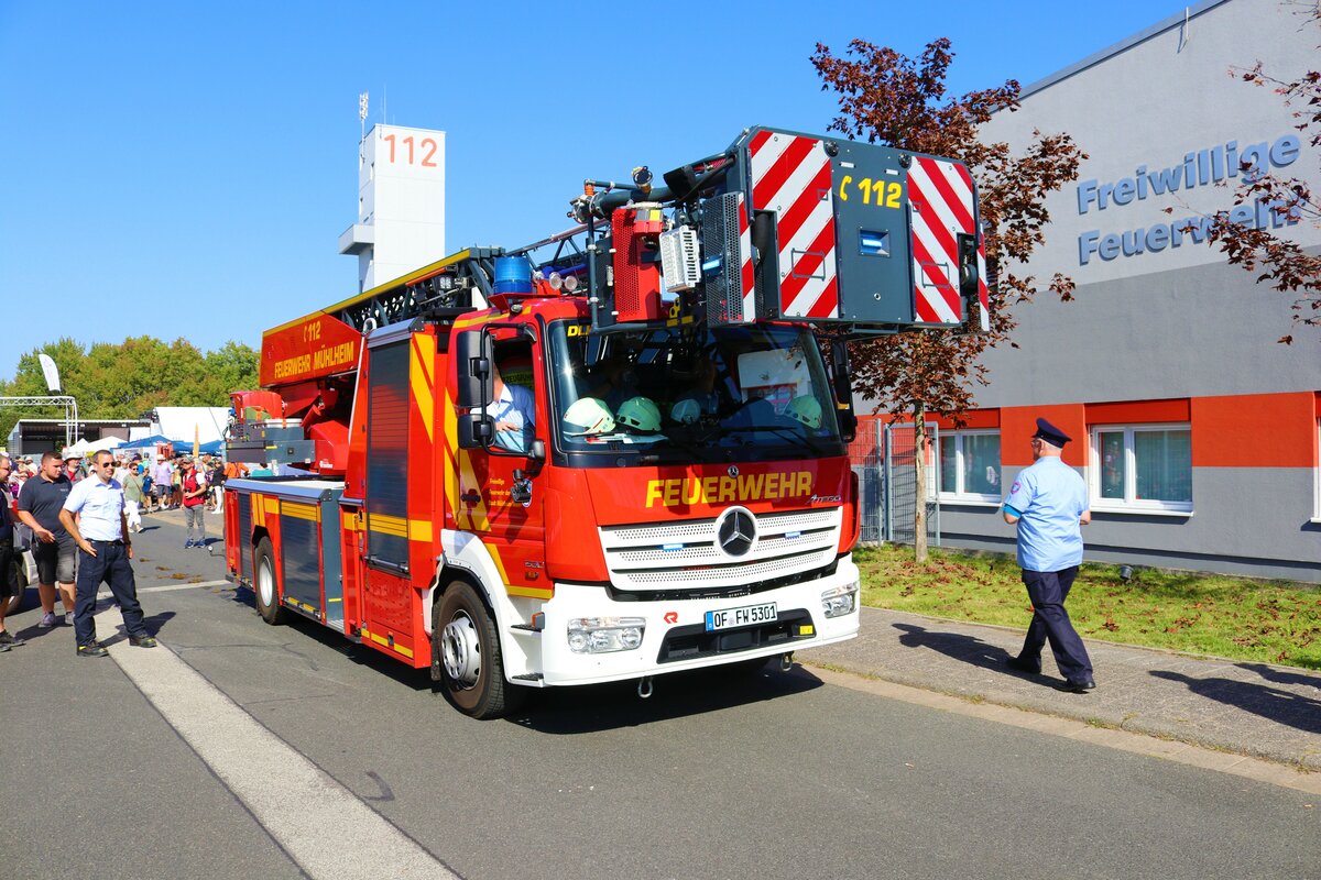 Feuerwehr Mühlheim am Main Mercedes Benz Atego DLK 23/12 am 10.09.23 beim 150 Jährigen Jubiläum