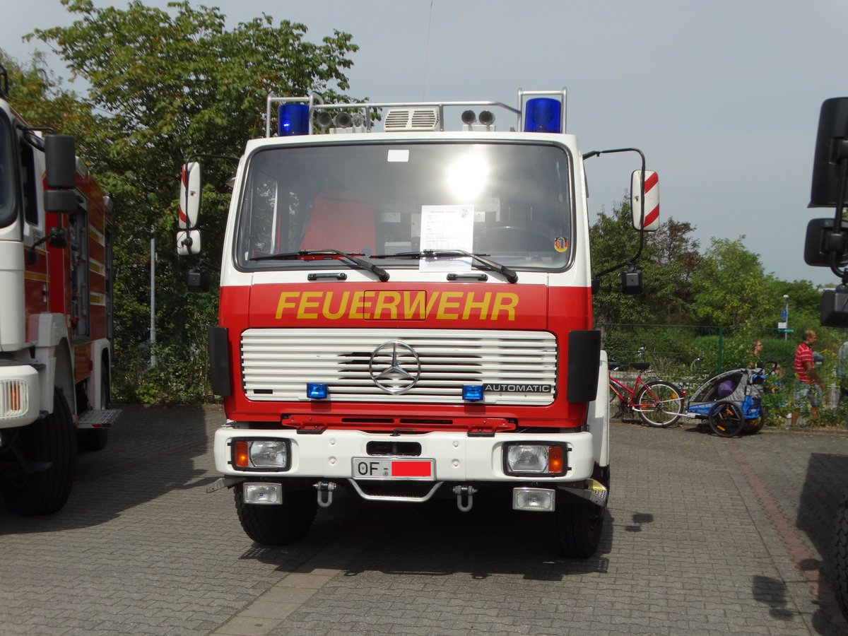 Feuerwehr Neu Isenburg Mercedes Benz TLF 16/25 (Florian Isenburg 1/22) am 03.09.16 beim Tag der Offenen Tür