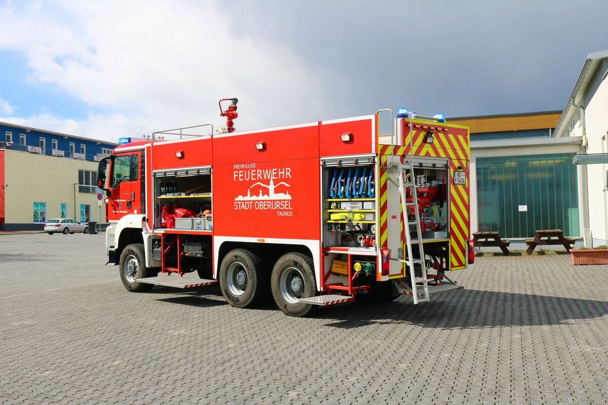Feuerwehr Oberursel Oberstedten MAN TGM GTLF (Florian Oberursel 4/26) am 09.04.22 bei einen Fototermin