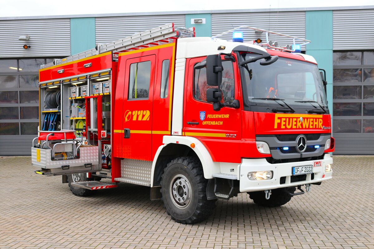 Feuerwehr Offenbach Rumpenheim Mercedes Benz Atego HLF10 (Florian Offenbach 12/43/1) am 16.12.23 bei einen Fototermin. Danke für das tolle Shooting