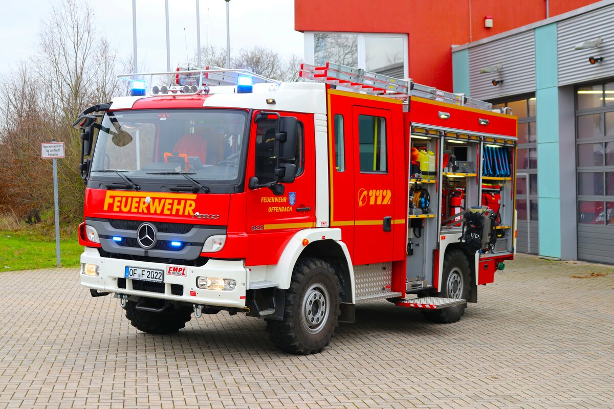 Feuerwehr Offenbach Rumpenheim Mercedes Benz Atego HLF10 (Florian Offenbach 12/43/1) am 16.12.23 bei einen Fototermin. Danke für das tolle Shooting