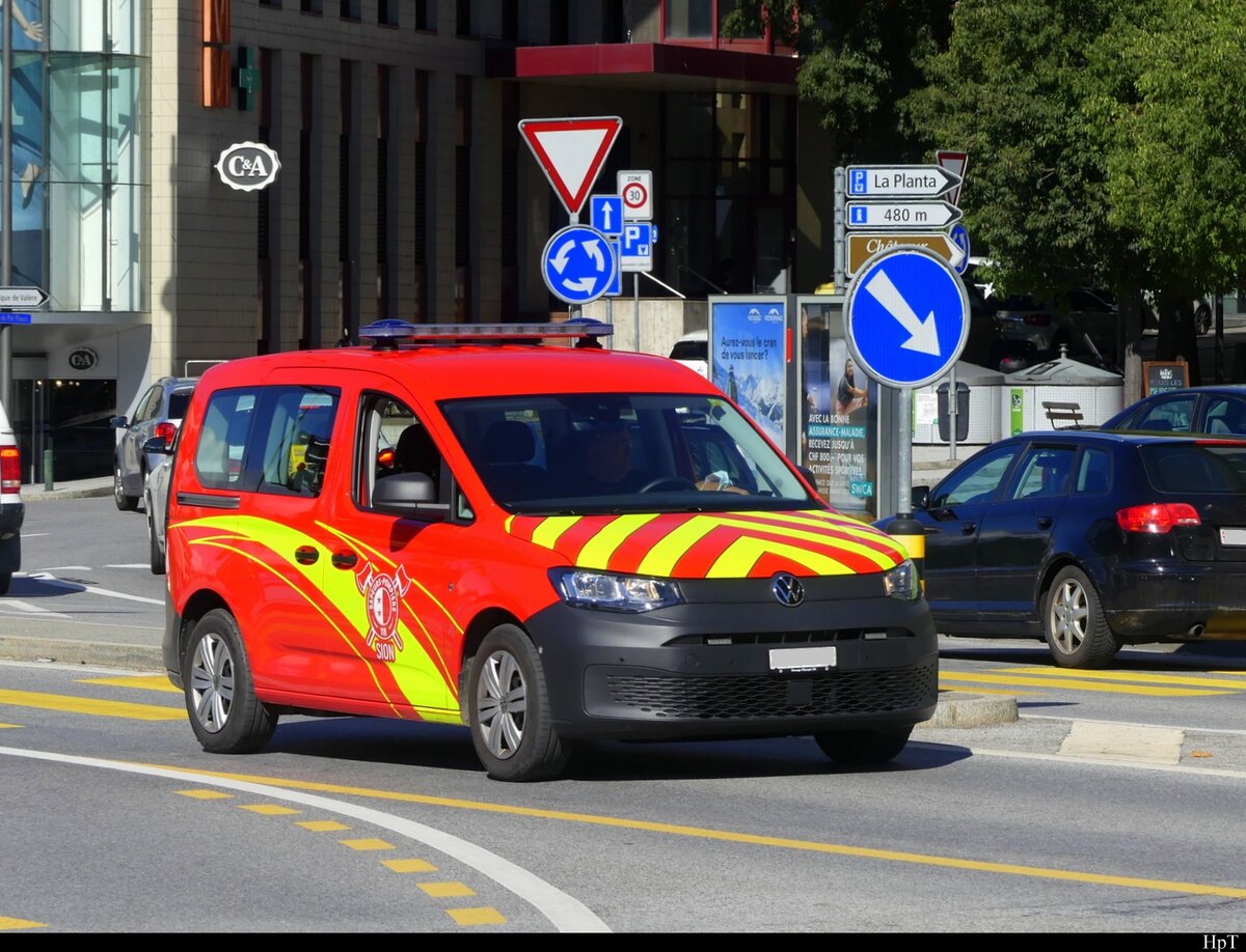 Feuerwehr Sion - VW Caddy unterwegs in Sion am 21.09.2021