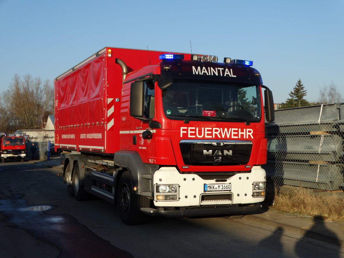 FF Maintal MAN TGS WLF (Florian Maintal 1/66/1) am 26.01.17 bei einen Großbrand in Maintal Bischofsheim 