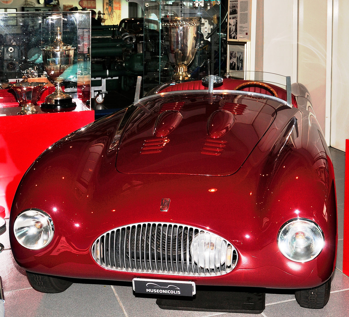 Fiat 1100 Sport Barchetta, hat an der Mille Miglia von 1948 mit dem Piloten Pedretti Alessio Nr. 395 teilgenommen. Aufnahme am 12.09.2017, im Museonicolis Villafranca Italien. Auf Nachfrage ist Fotgrafieren ist im Museum erlaub ( Info, Regelment, Artikel 2) 