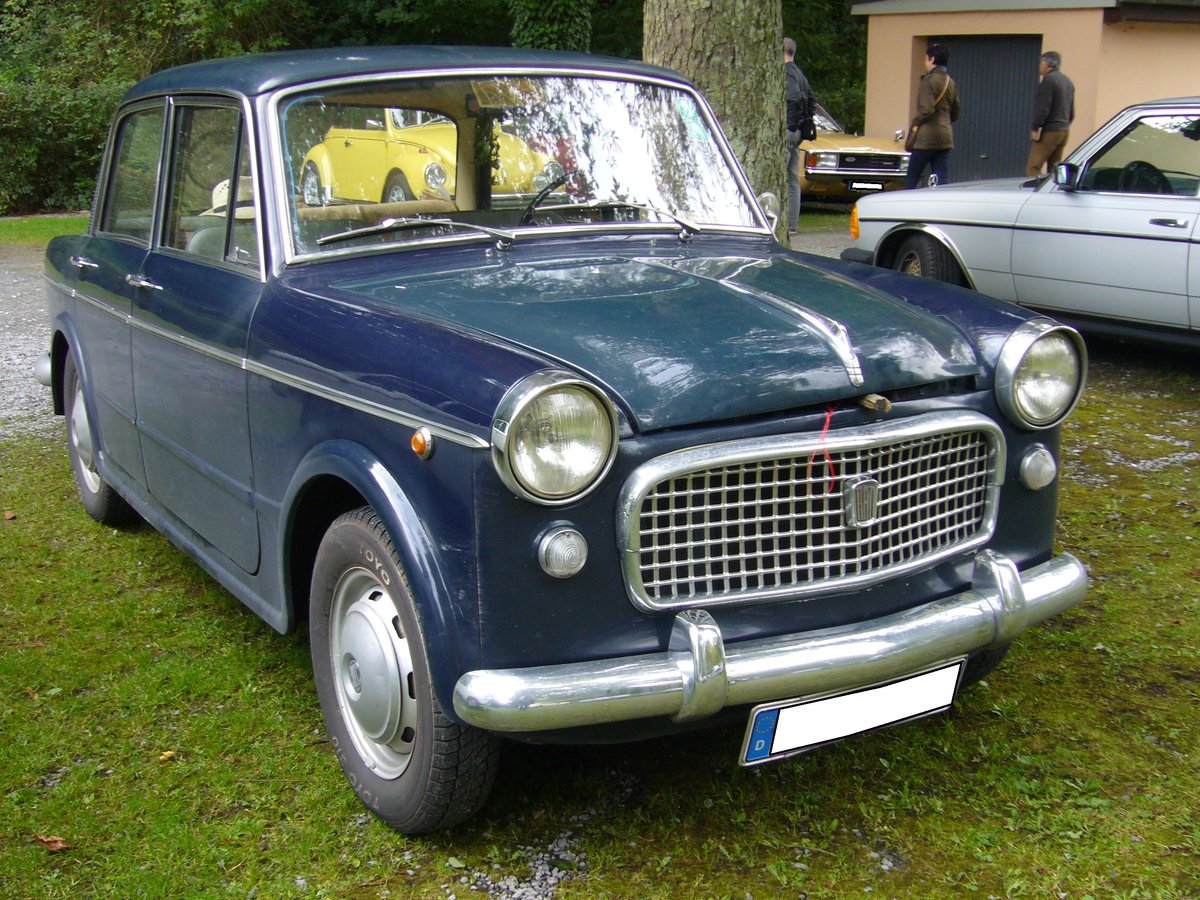 Fiat 1200 Granluce der ersten Serie. 1957 - 1959. Der Fiat 1200 war das Nachfolgemodell des seit 1953 produzierten 1100. Es bestand weiterhin eine Ähnlichkeit in der Karosserieform. Angetrieben wird der  Milleduecento  von einem wassergekühlten 4-Zylinderreihenmotor, der aus 1221 cm³ Hubraum 55 PS leistet. Oldtimertreffen Schwarzwaldhaus/Neandertal am 17.09.2017.