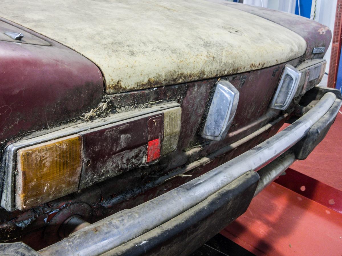 Fiat 1800 Spyder Detailaufnahme. Das Auto ist ein Scheunenfund (Barn find). Es wurde auf der Automobil und Tuning Show am 25.03.2017 ausgestellt