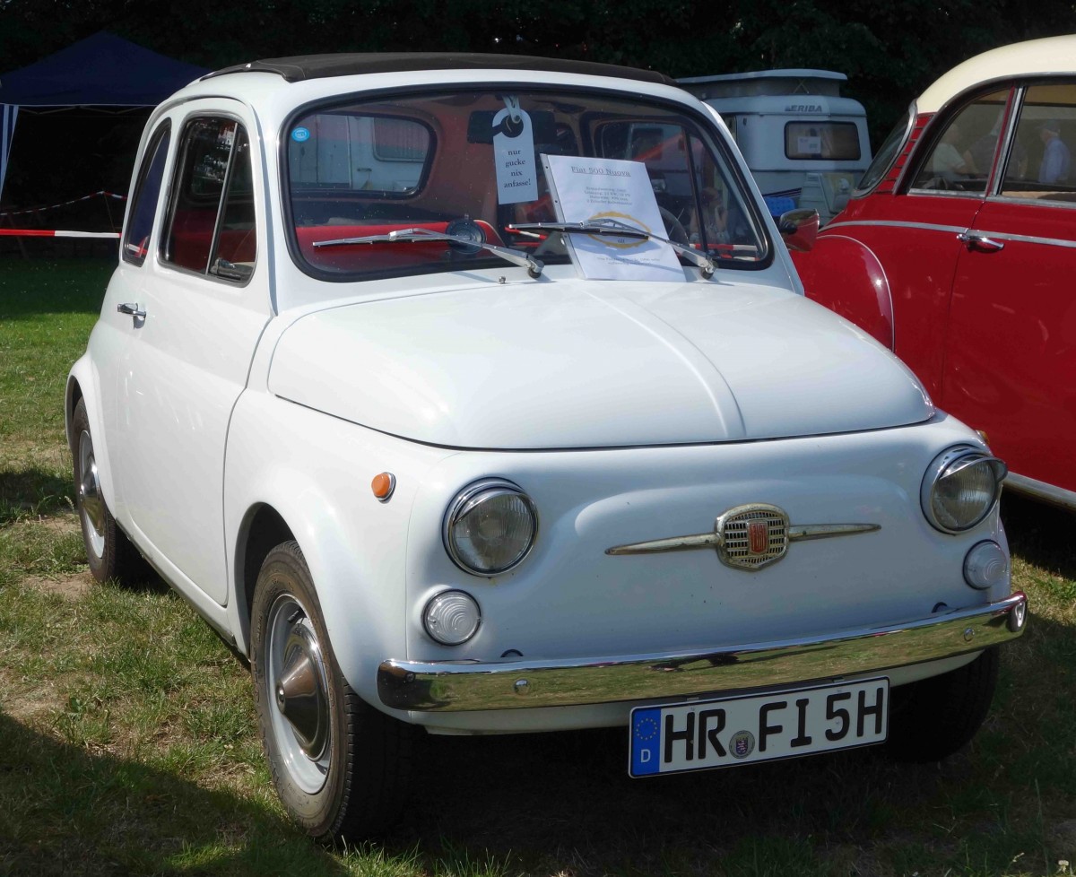 Fiat 500, gesehen in Gudensberg anl. Oldtimerpräsentation im Juli 2015