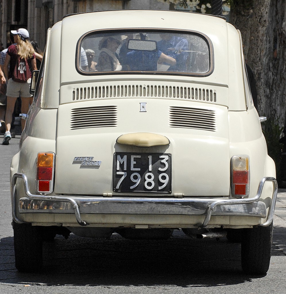 Fiat 500 L in Taormina, Sizilien. Aufnahmedatum: 30. Juni 2013.
