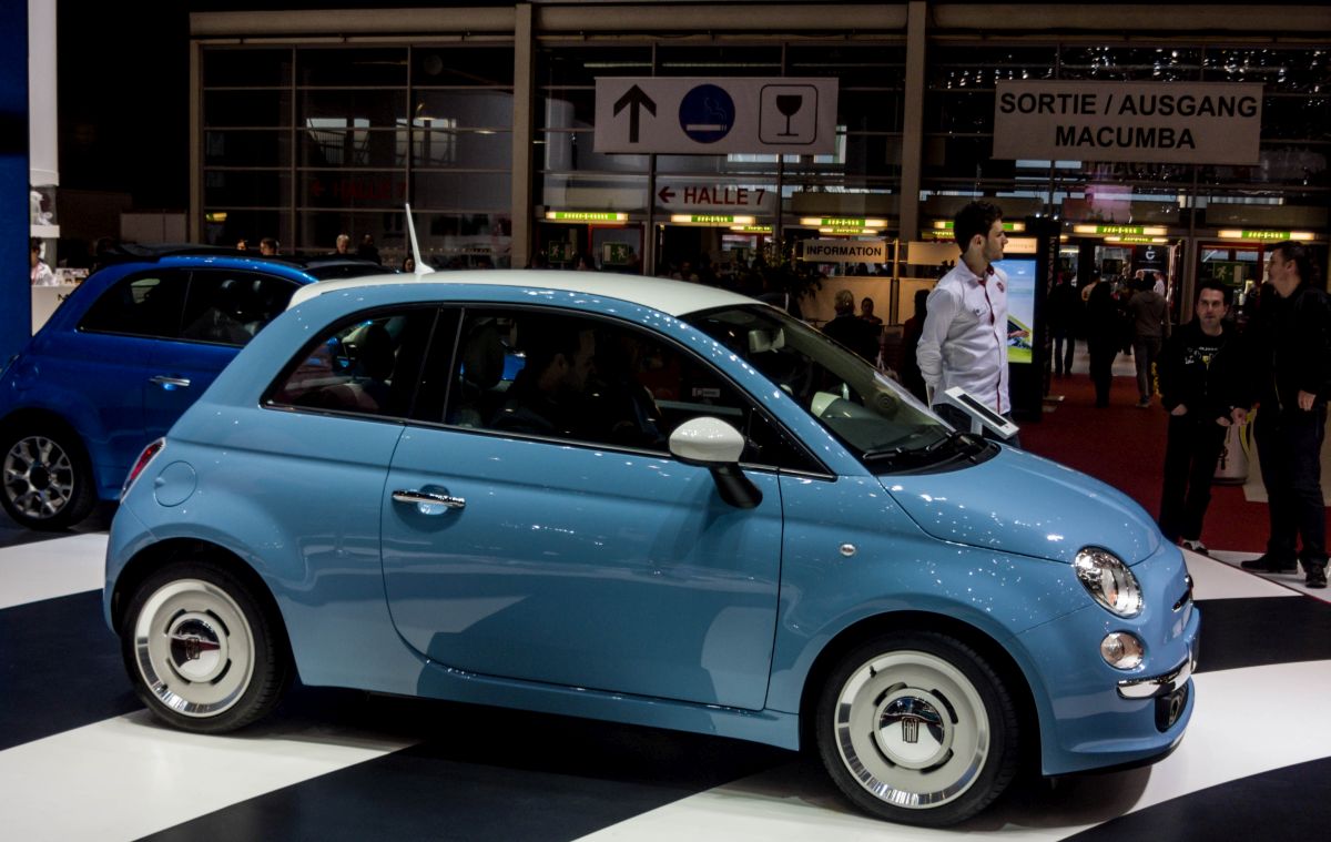 FIAT 500, Retrowagen mit tollen Retro Felgen, ausgestellt auf dem genfer Autosalon 2015.