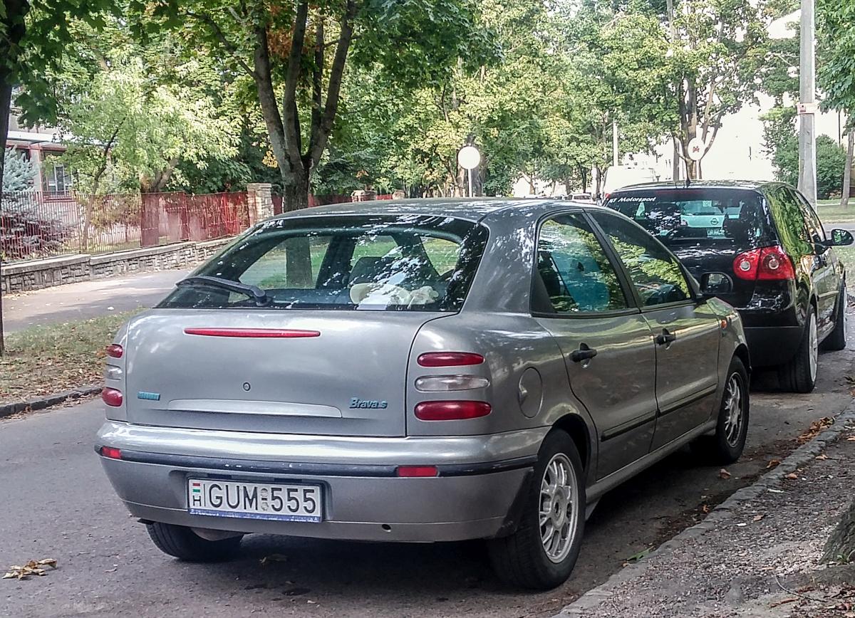 Fiat Brava (Rückansicht). Foto: August, 2019 in Pécs (Ungarn).
