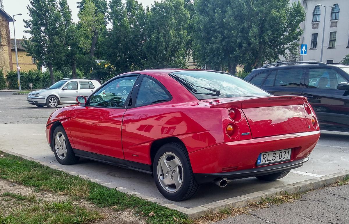 Fiat Coupé von hinten. Pecs (HU), Juli, 2019.