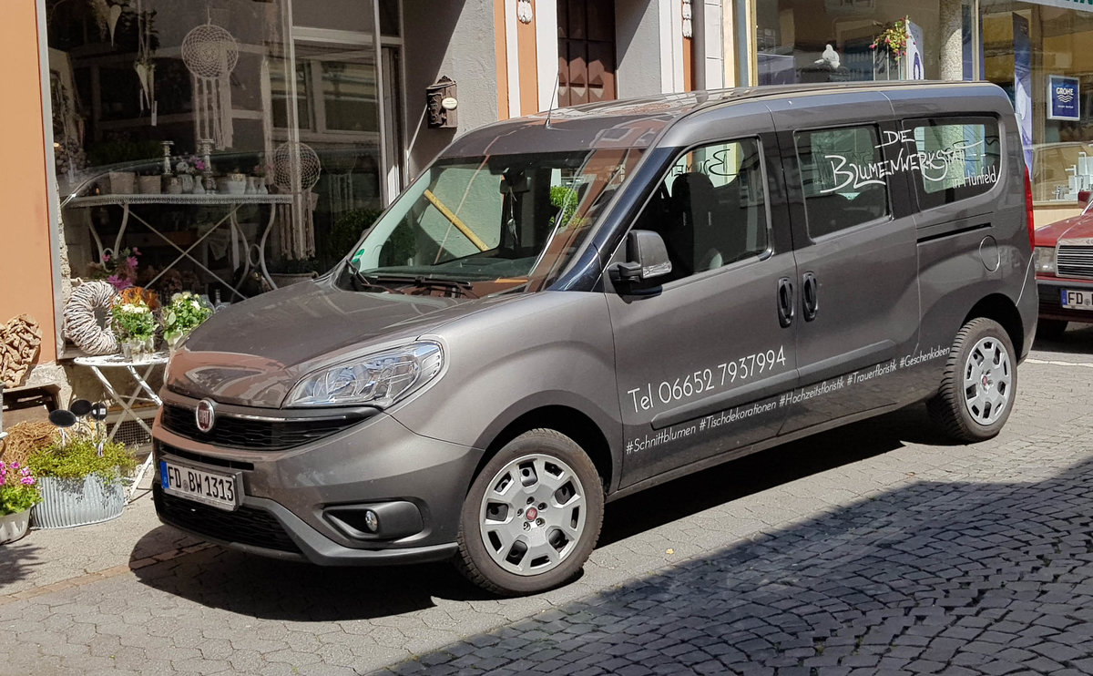 =Fiat Doblo von  Die Blumenwerkstatt  steht im Juli 2019 in Hünfeld
