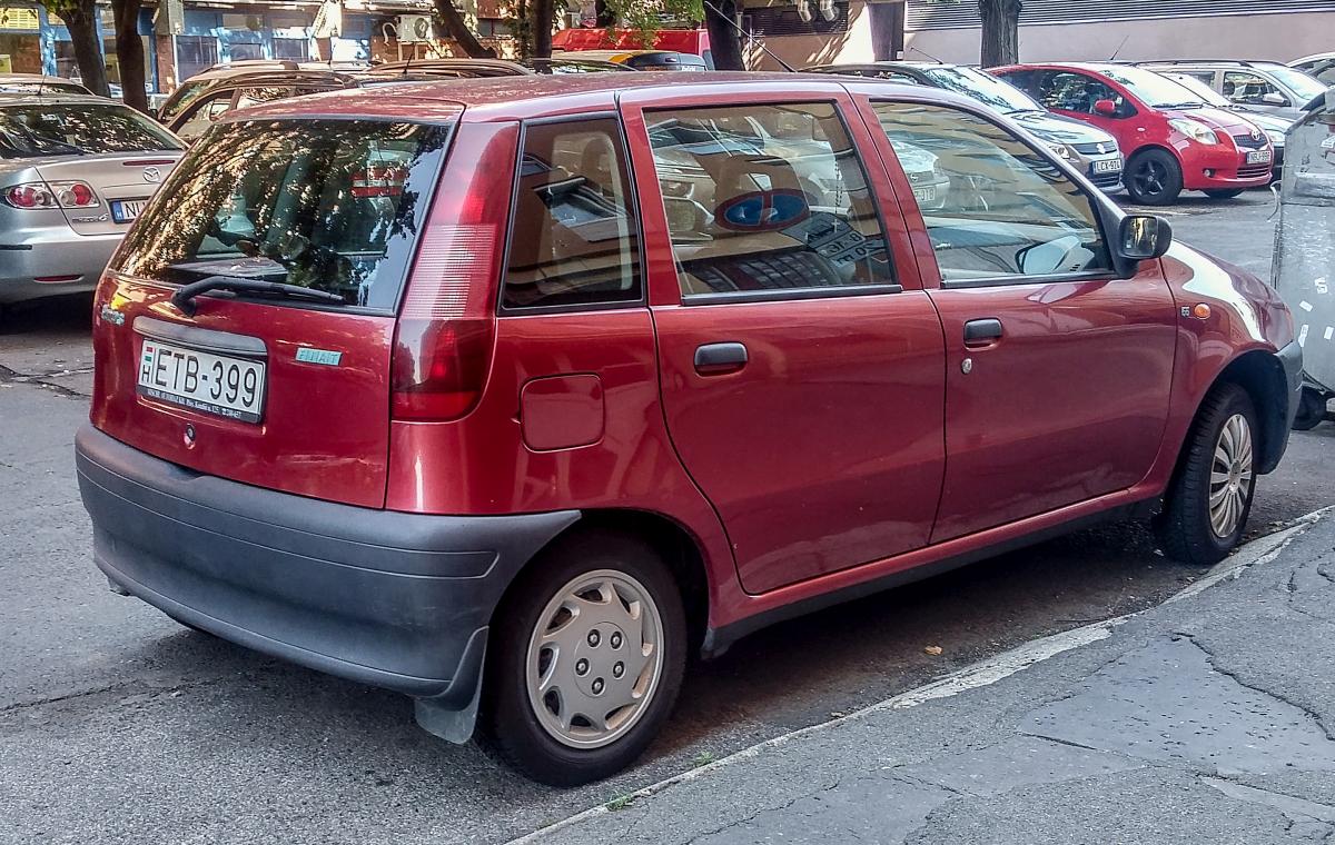 Fiat Punto I, damals  Car of the Year . Aufnahme: Pecs (HU), Juni, 2019