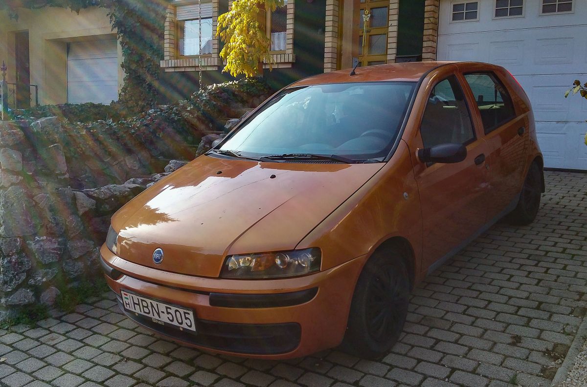 Fiat Punto II in der Farbe  Arancio Orla , fotografiert in 11.2020