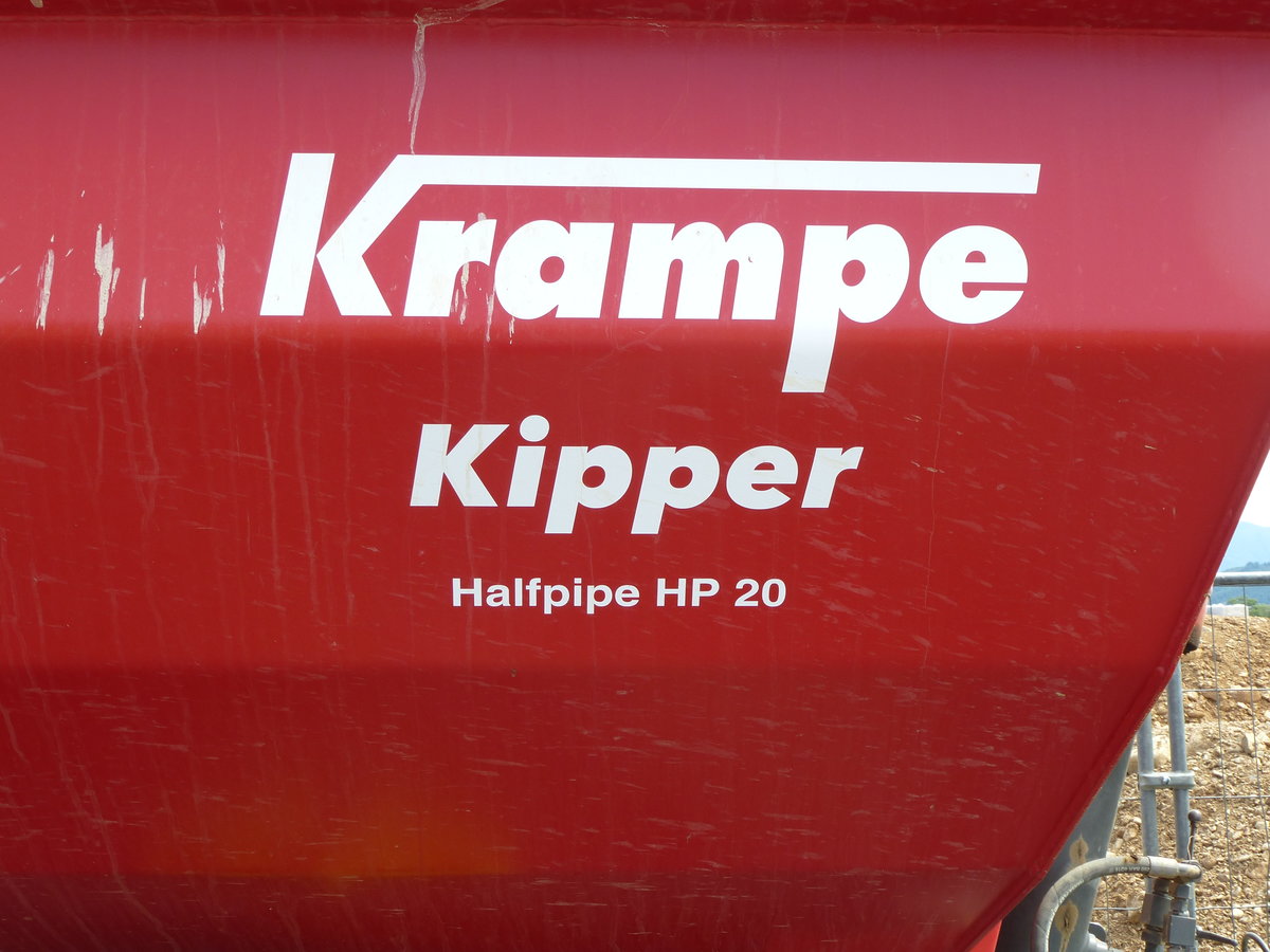 Firmenschriftzug an einem LKW-Anhänger der Krampe Fahrzeugbau GmbH aus Coesfeld, Juli 2017 