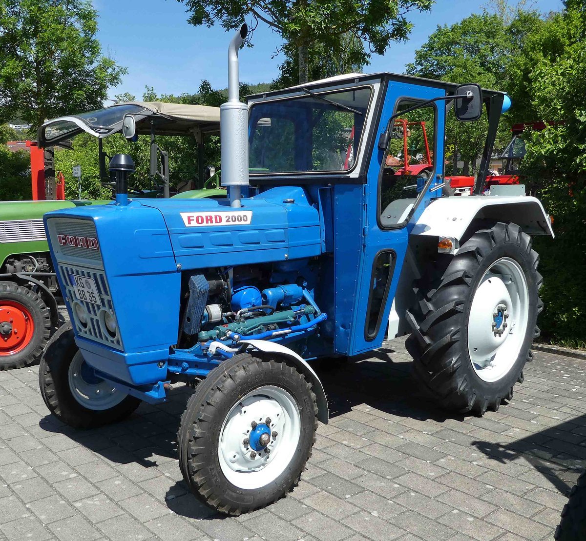=Ford 2000, gesehen bei der Traktorenaustellung der Fendt-Freunde Bad Bocklet im Juni 2019