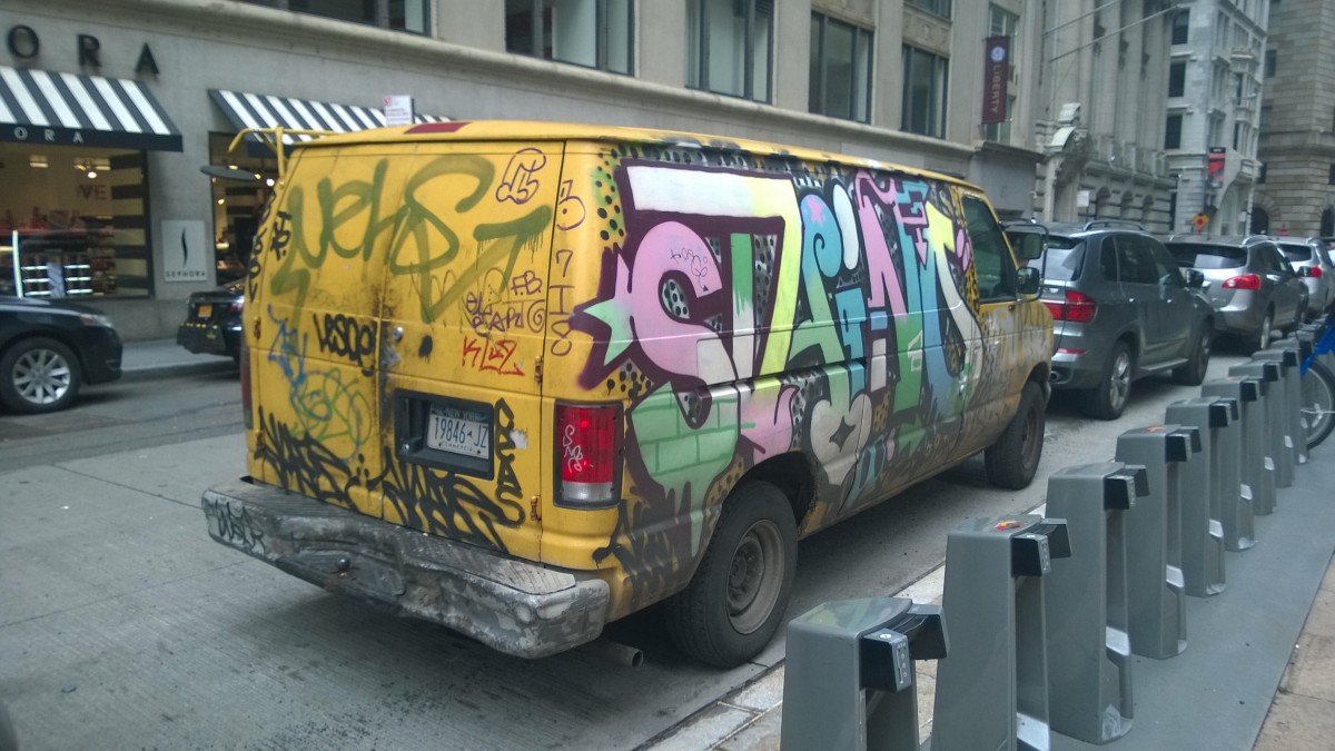 Ford Econoline voller Graffiti, New York Dezember 2014