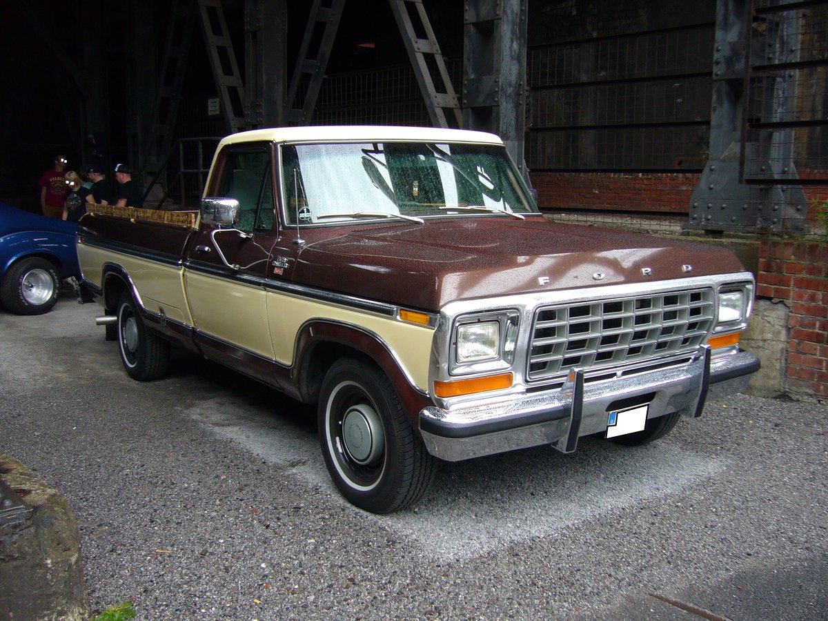 Ford F100 Ranger Lariat des Modelljahres 1979. Ein solcher, luxuriöser ausgestatteter Pickup war im Jahr 1979 ab US$ 5297,00 zu haben. Altmetall trifft Altmetall am 23.07.2017 im LaPaDu.