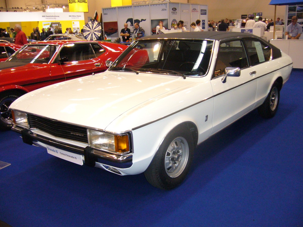 Ford Granada 1 GL-Coupe. 1972 - 1977. Die Baureihe Consul/Granada war eine gemeinschaftliche Entwicklung von Ford Deutschland und England. In Kontinentaleuropa löste dieses Modell den P7b ab. Es gab etliche Motorisierungsvarianten mit 4-Zylinderreihen- und V6-motoren. Das hier abgelichtet Coupe in der GL-Ausführung ist die mittlere von fünf Ausstattungsversionen. Das abgelichtete Coupe ist mit dem dem 2.293 cm³ großen und 108 PS starken V6-motor ausgerüstet. Techno Classica Essen am 30.03.2014.