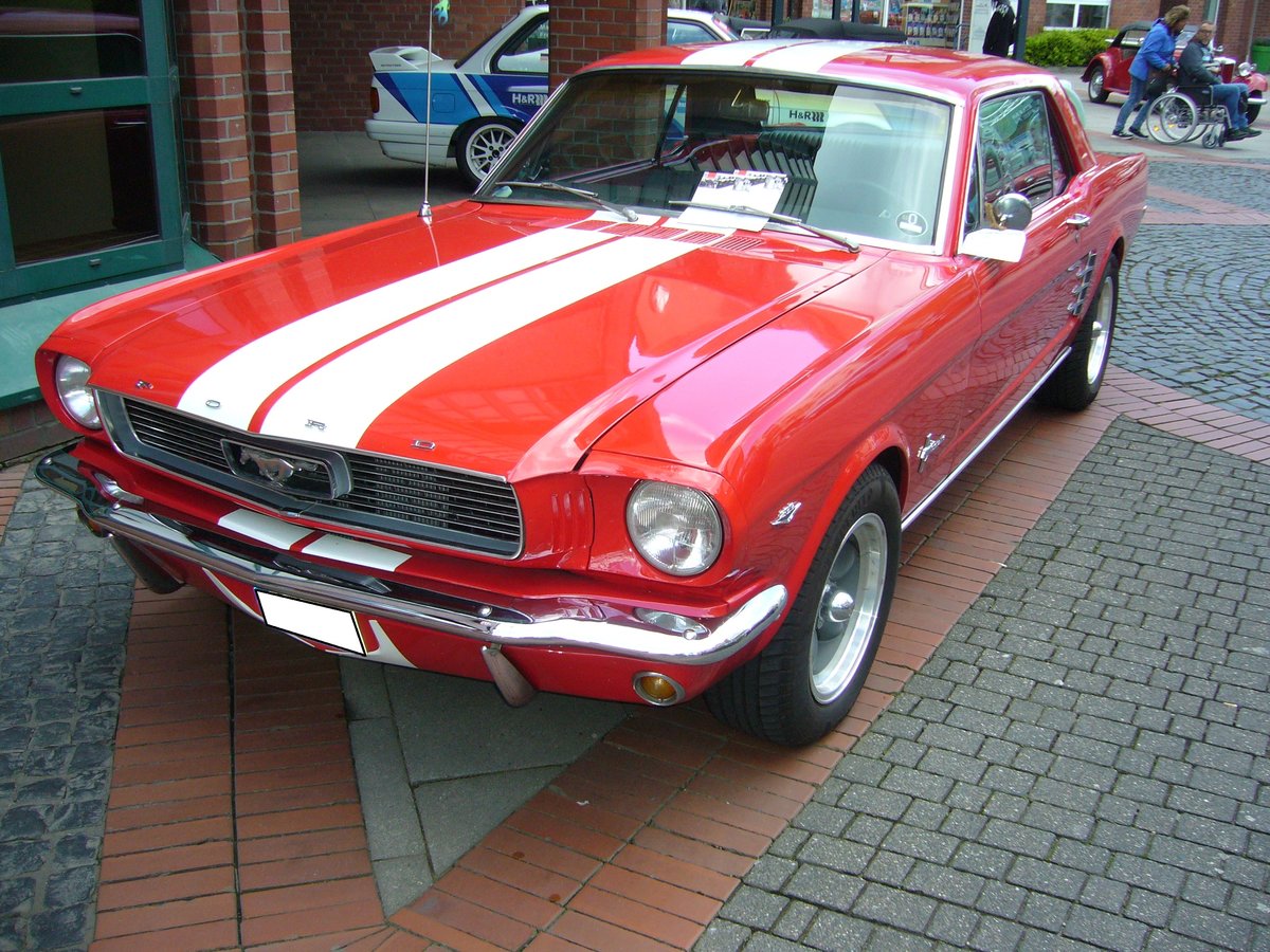 Ford Mustang 1 Hardtop Coupe des Modelljahres 1966. Ibbenbüren brummt, am 22.04.2017.