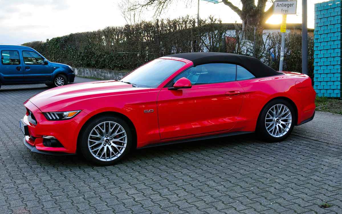 Ford Mustang Convertible, am 1.4.2016 in Aachen