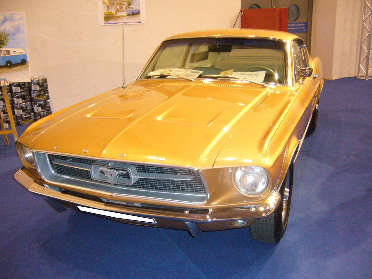 Ford Mustang Fastback des Jahrganges 1967. Dieser Fastback mit 200 PS starken V8-motor wurde am 10.10.1967 vom Ford Dealer Mac Kay in Elsinore/Kalifornien ausgeliefert. Essen Motorshow am 05.12.2013.