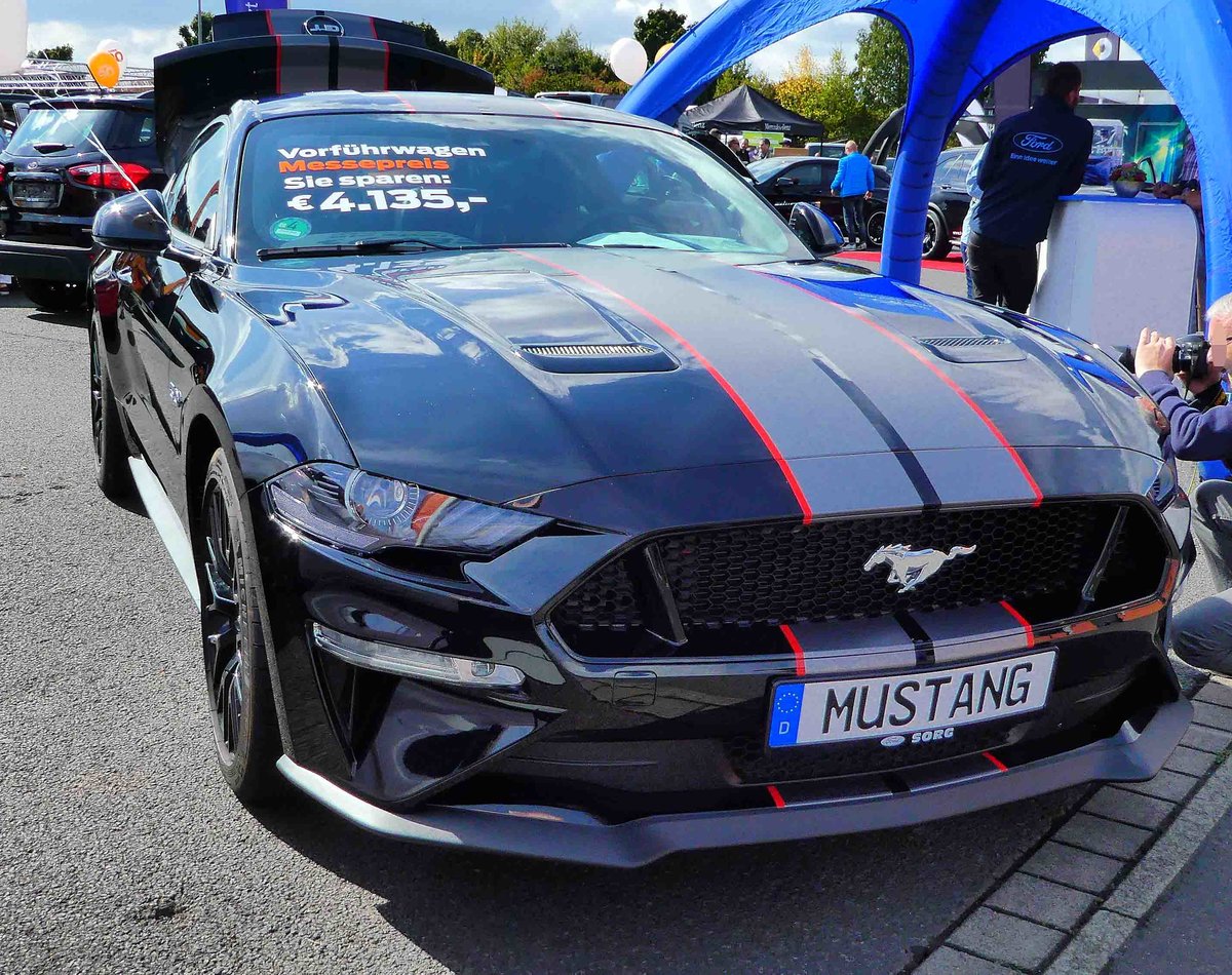 =Ford Mustang, gesehen beim Fuldaer Autotag 2018 im August