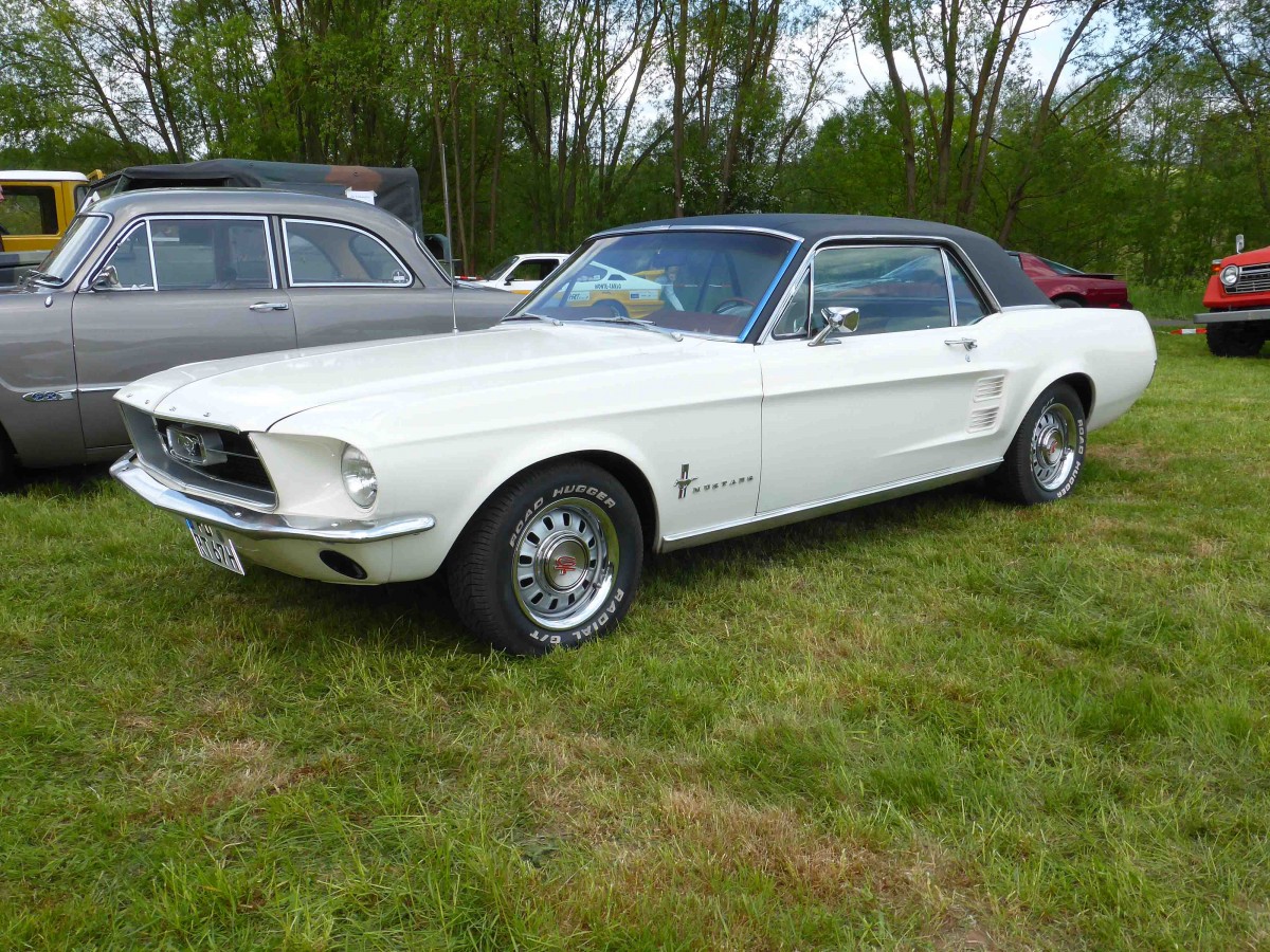 Ford Mustang, steht zur 13. Oldtimerausstellung in Hainzell, Mai 2015