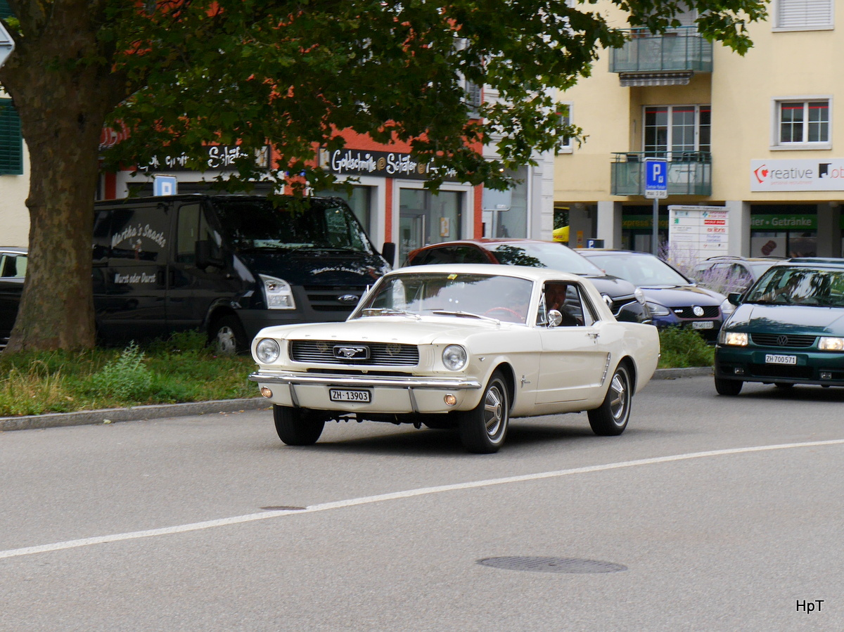 Ford Mustang unterwegs in Wädenswil am 26.07.2015