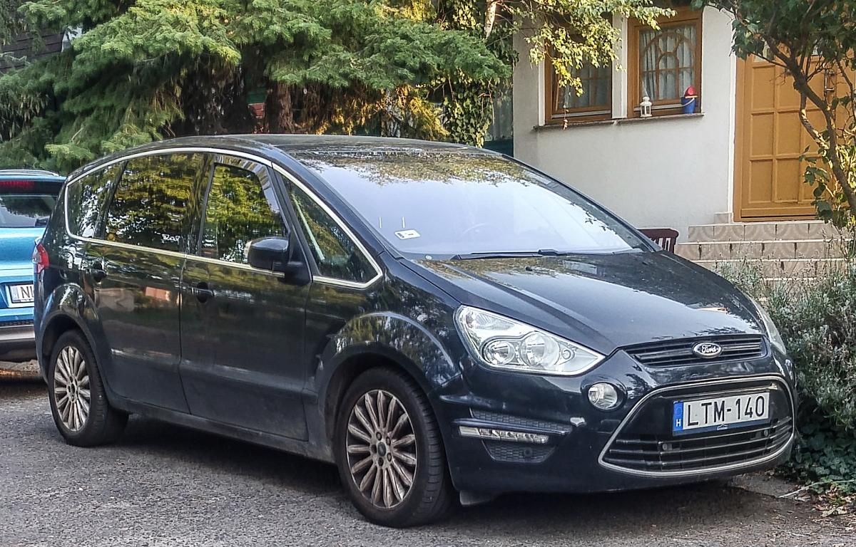 Ford S-Max, fotografiert in Sommer, 2019 (Pécs, HU).