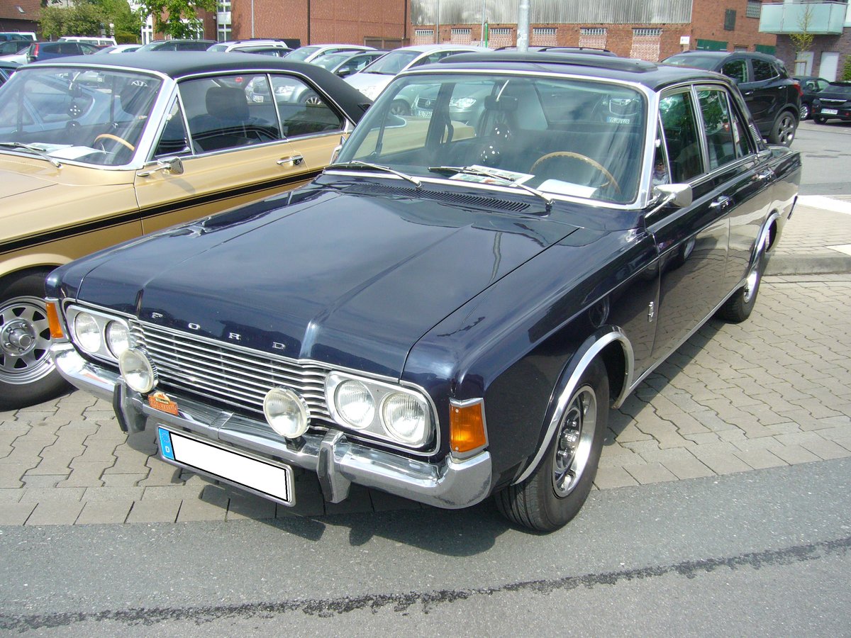 Ford Taunus P7b 20M als viertürige Limousine in XL-Ausstattung. 1968 - 1972. Der abgelichtete Wagen entstammt dem Modelljahr 1971. Er hat eine V6-motor der aus einem Hubraum von 1998 cm³ 90 PS leistet. Oldtimertreffen Glandorf am 14.05.2017.