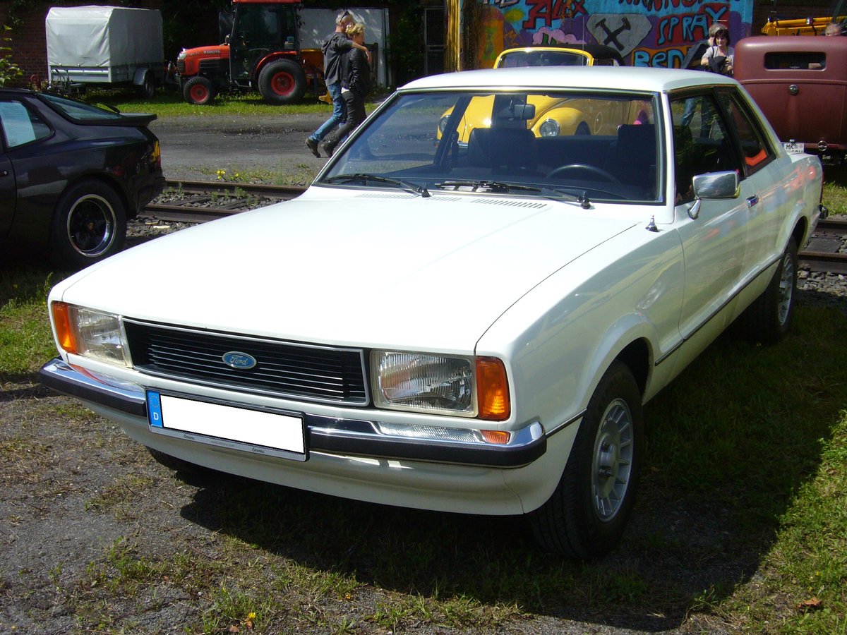 Ford Taunus TC2 Limousine. 1976 - 1982. Im Grunde war der TC2 ein facegelifteter Knudsen Taunus. Es fiel allerdings die Coupeversion weg. Der Kunde konnte zwischen zwei 4-Zylinderreihenmotoren mit 1.3l und 1.6l Hubraum und zwei V6-motoren mit 2.0l und 2.3l Hubraum wählen. Herner Oldies am 03.07.2016.