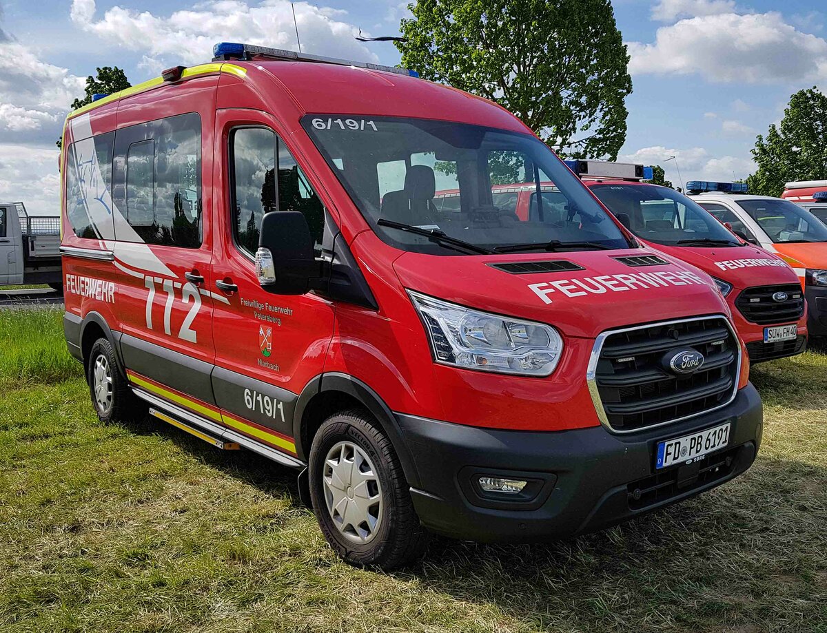 =Ford Transit als MTW der Feuerwehr PETERSBERG-MARBACH, gesehen auf dem Parkplatz der RettMobil im Mai 2022