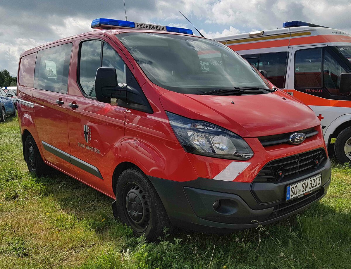 =Ford Transit der Feuerwehr WARSTEIN, gesehen auf dem Parkplatz der RettMobil 2022 in Fulda, 05-2022