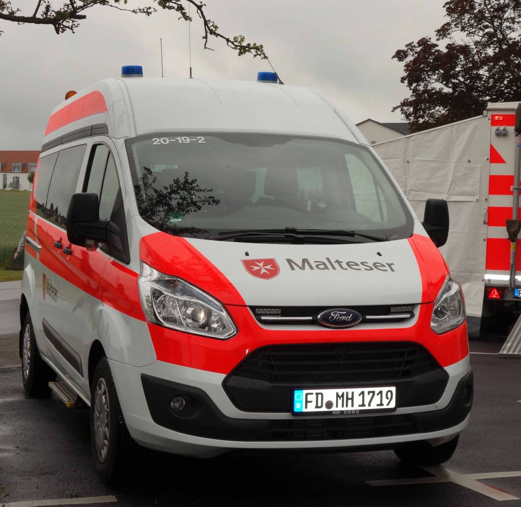 Ford Transit der  MALTESER  gesehen in Künzell im Juni 2015