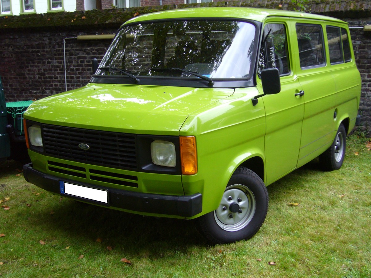 Ford Transit MK III. 1978 - 1985. Das Arbeitstier der dritten Generation war mit Benzin- und Dieselmotoren lieferbar. Oldtimertreffen an der Niebu(h)rg am 18.10.2015.